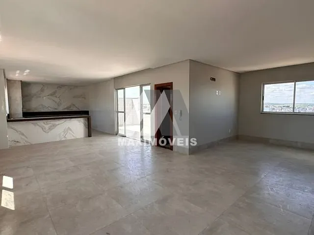 Cobertura / Penthouse 4 quartos e 4 banheiros, à venda, no bairro Centro em Bom Despacho