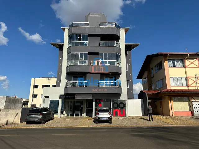 Apartamento com 113m² 3 quartos e 2 banheiros, à venda ou para alugar, no bairro Centro em Fraiburgo