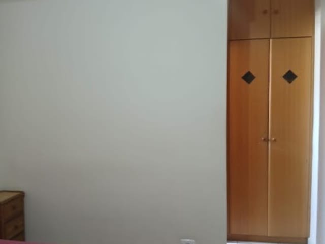 Apartamento 2 quartos e 1 banheiro, para alugar, no bairro Canto do Forte em Praia Grande
