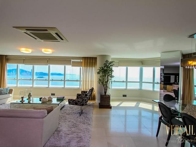 Apartamento 5 quartos e 8 banheiros, à venda, no bairro Centro em Balneário Camboriú