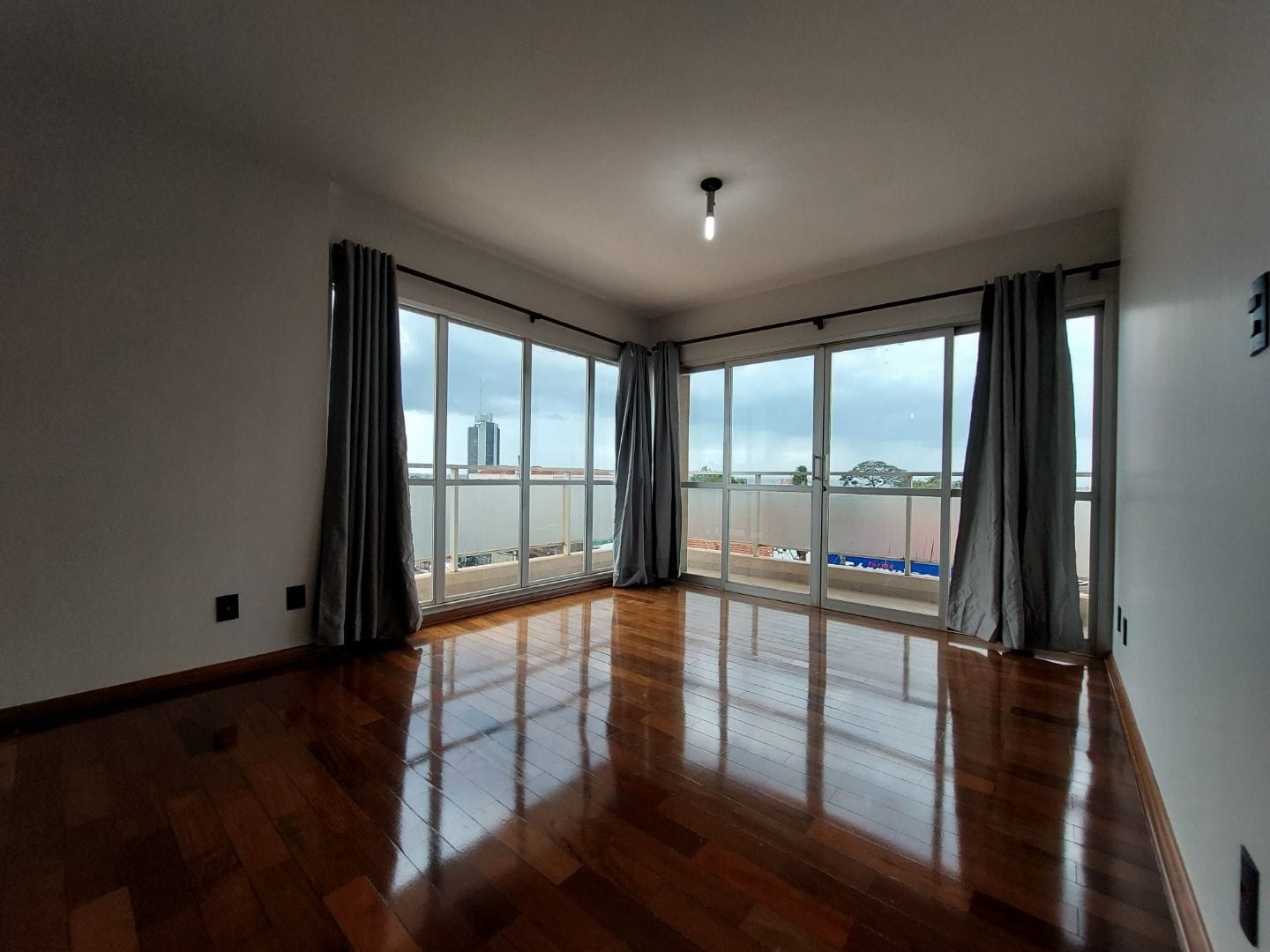 Apartamento à venda no Edifício Bárbara Abujamra