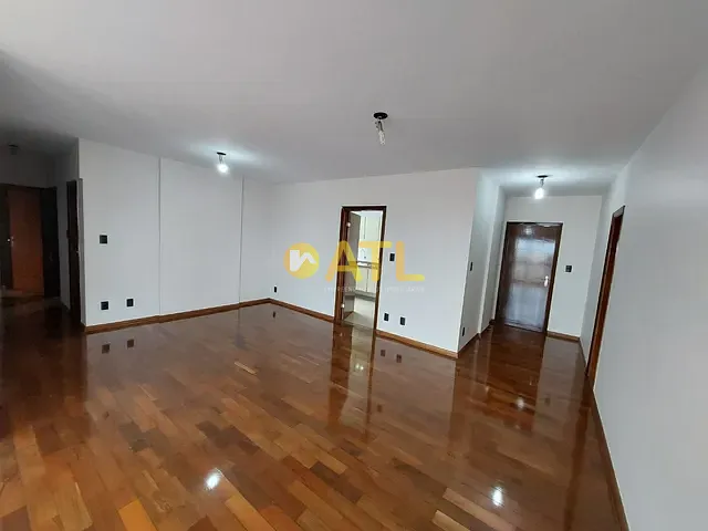 Apartamento com 181m² 3 quartos e 3 banheiros, à venda, no bairro Centro em Ourinhos