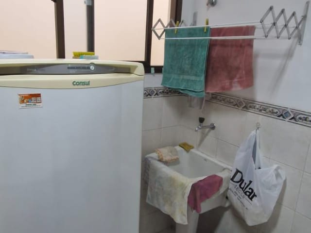 Apartamento 1 quarto e 1 banheiro, para alugar, no bairro Centro em Vassouras