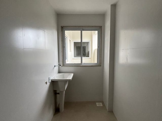 Apartamento 2 quartos e 2 banheiros, à venda ou para alugar, no bairro Lions em Itaperuna