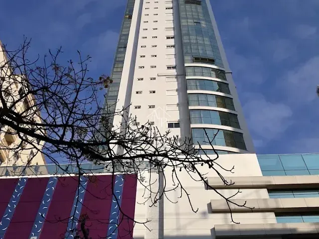 Apartamento 3 quartos e 4 banheiros, para alugar, no bairro Centro em Balneário Camboriú