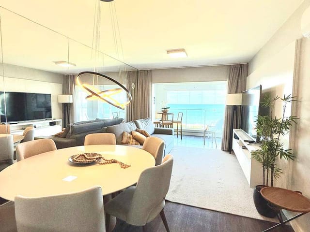 Apartamento com 130m² 2 quartos e 3 banheiros, para alugar, no bairro Ingleses do Rio Vermelho em Florianópolis