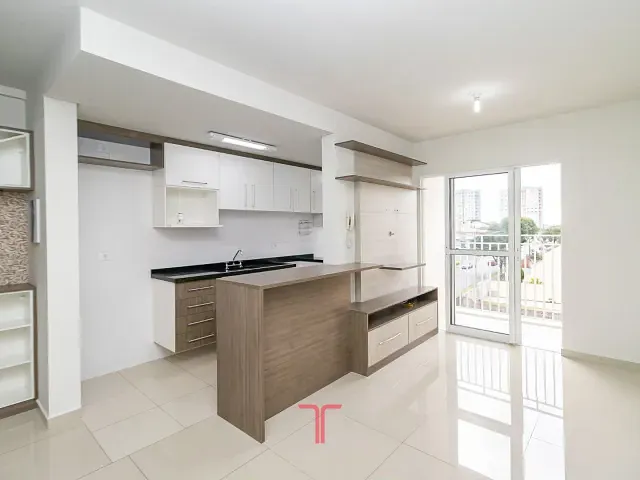 Apartamento com 76m² 2 quartos e 2 banheiros, à venda ou para alugar, no bairro Capão Raso em Curitiba
