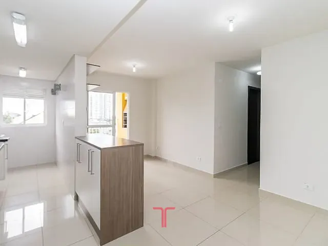 Apartamento com 76m² 2 quartos e 2 banheiros, à venda ou para alugar, no bairro Capão Raso em Curitiba