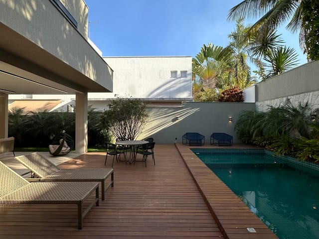 Casa com 777m² 5 quartos e 7 banheiros, à venda, no bairro Loteamento Alphaville Residencial em Goiânia