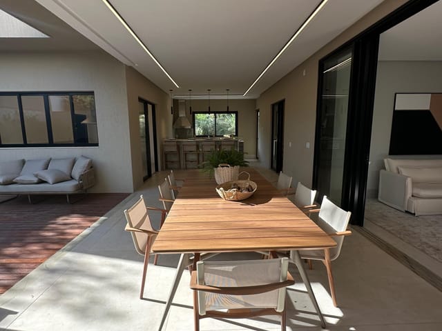 Casa com 777m² 5 quartos e 7 banheiros, à venda, no bairro Loteamento Alphaville Residencial em Goiânia