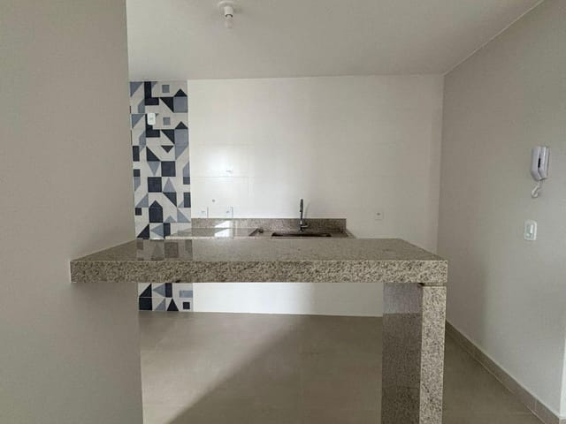 Apartamento 2 quartos e 2 banheiros, à venda ou para alugar, no bairro Lions em Itaperuna