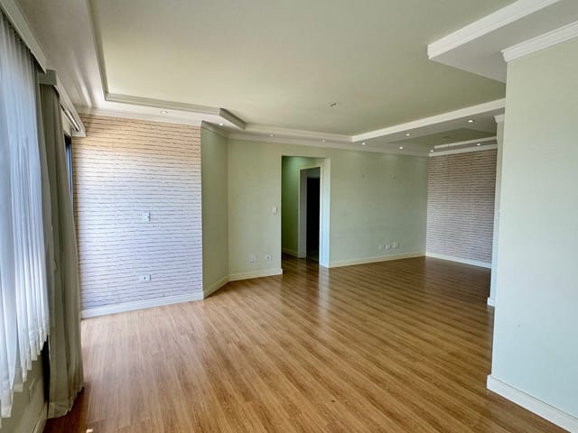 Foto do Apartamento - Baixou de R$880mil para R$780mil! Amplo Ap. a venda com Vista para o Estádio de futebol WILLIE DAVIS em Maringá, com 01 Suíte master + 03 quartos, na Zona 7. | Wagner Inhesta broker