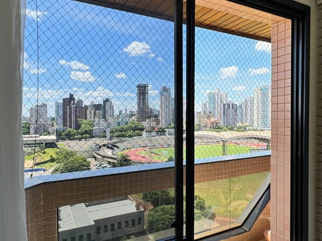 Foto do Apartamento - Baixou de R$880mil para R$780mil! Amplo Ap. a venda com Vista para o Estádio de futebol WILLIE DAVIS em Maringá, com 01 Suíte master + 03 quartos, na Zona 7. | Wagner Inhesta broker