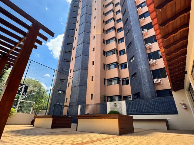Foto do Apartamento - Baixou de R$880mil para R$780mil! Amplo Ap. a venda com Vista para o Estádio de futebol WILLIE DAVIS em Maringá, com 01 Suíte master + 03 quartos, na Zona 7. | Wagner Inhesta broker