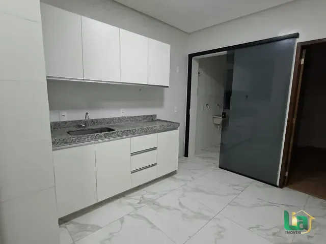 Apartamento 2 quartos e 1 banheiro, para alugar, no bairro Barra em Muriaé