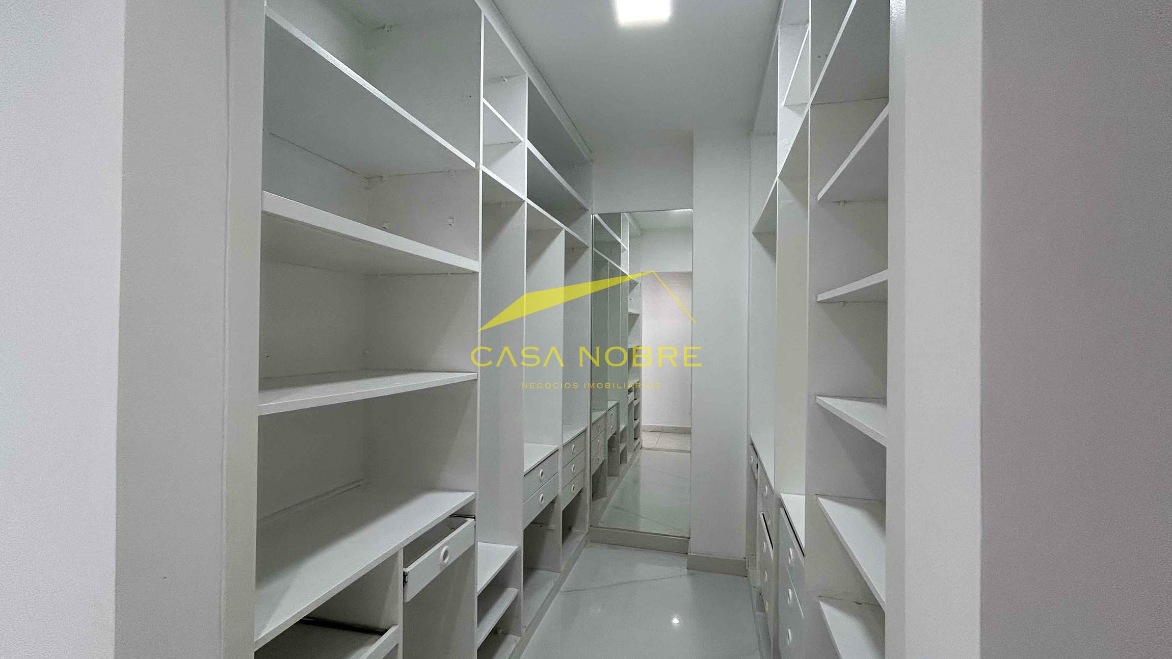 Apartamento à venda e aluguel com 4 quartos, 220m² - Foto 8