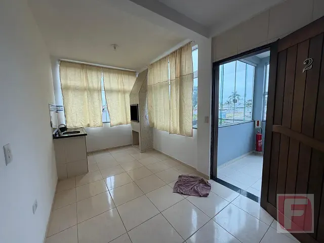 Apartamento 3 quartos e 2 banheiros, para alugar, no bairro Centro em Itapoá