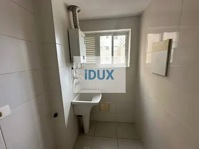 Apartamento 2 quartos e 2 banheiros, para alugar, no bairro Boqueirão em Curitiba