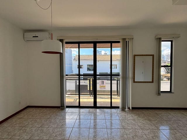 Apartamento 2 quartos e 2 banheiros, para alugar, no bairro CENTRO em Itaperuna