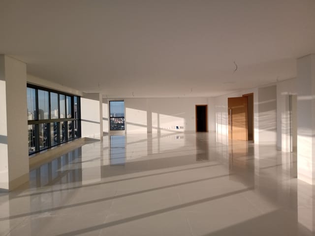 Apartamento 5 quartos e 6 banheiros, à venda, no bairro Nova Suiça em Goiânia