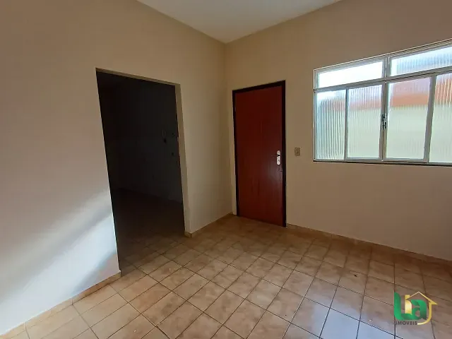 Apartamento 2 quartos e 1 banheiro, para alugar, no bairro Barra em Muriaé