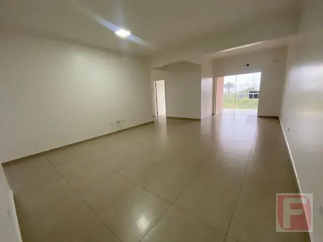 Apartamento 3 quartos e 1 banheiro, para alugar, no bairro Paese em Itapoá