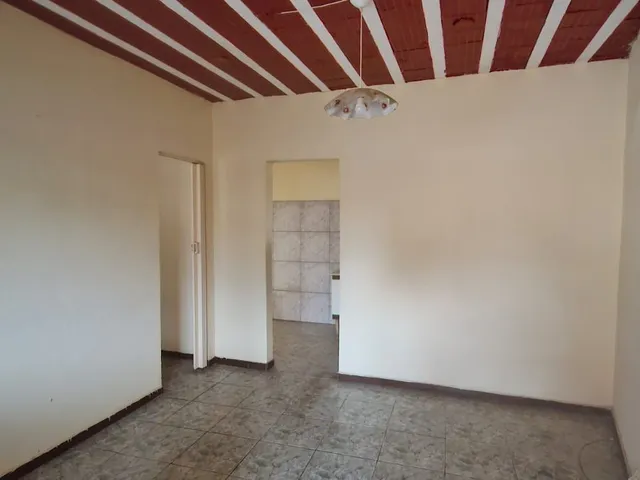 Apartamento 2 quartos e 1 banheiro, para alugar, no bairro Centro em Vassouras
