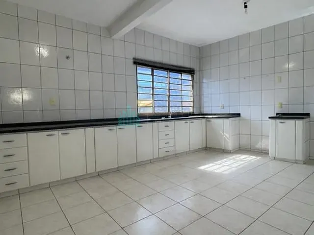 Apartamento 3 quartos e 2 banheiros, para alugar, no bairro São João em Catalão