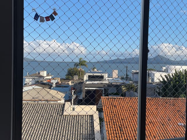 Apartamento com 60m² 2 quartos e 1 banheiro, à venda, no bairro Coqueiros em Florianópolis