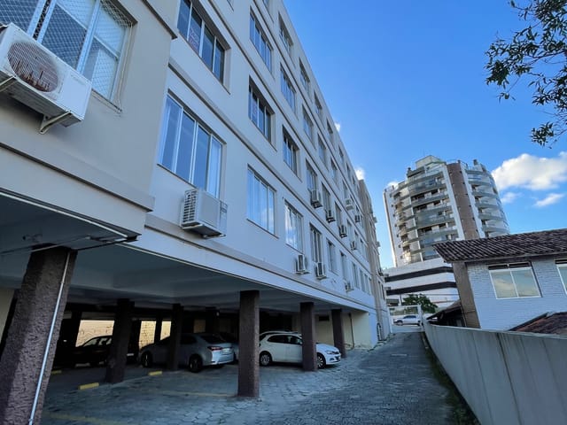 Apartamento com 60m² 2 quartos e 1 banheiro, à venda, no bairro Coqueiros em Florianópolis