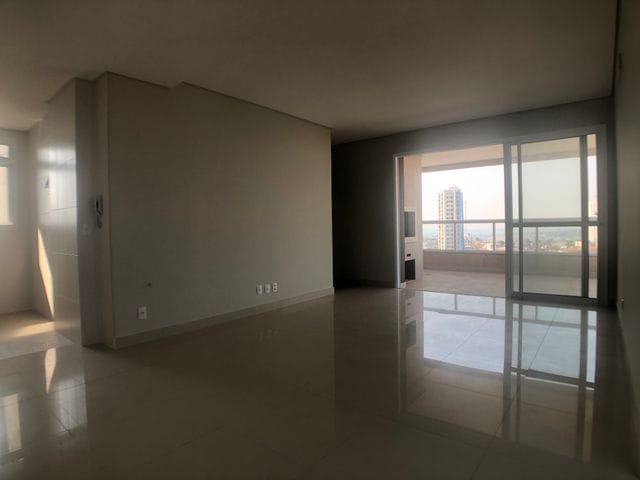 Foto do Apartamento - Venda - Edificio Belvedere - Andar alto, sol da manha, churrasqueira na sacada com linda vista e garagens paralelas. Centro, Apucarana, PR | J. Mareze Imóveis Ltda