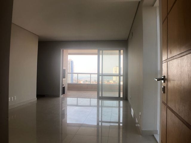 Foto do Apartamento - Venda - Edificio Belvedere - Andar alto, sol da manha, churrasqueira na sacada com linda vista e garagens paralelas. Centro, Apucarana, PR | J. Mareze Imóveis Ltda