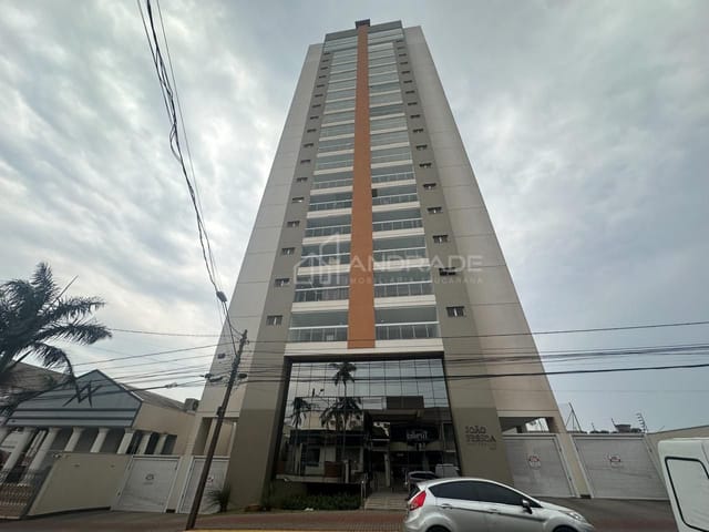 Apartamento com 220m² 3 quartos e 2 banheiros, à venda, no bairro Centro em Apucarana