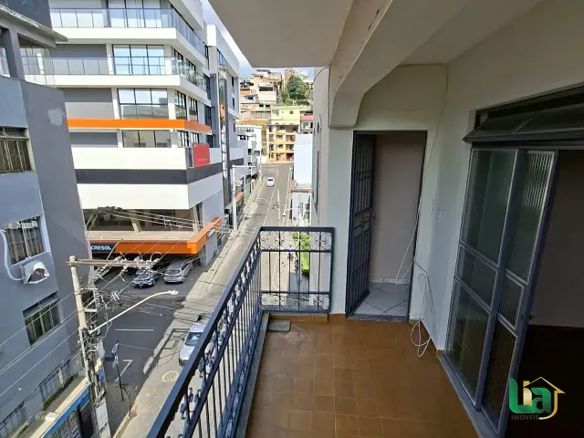 Apartamento 3 quartos e 2 banheiros, para alugar, no bairro Barra em Muriaé