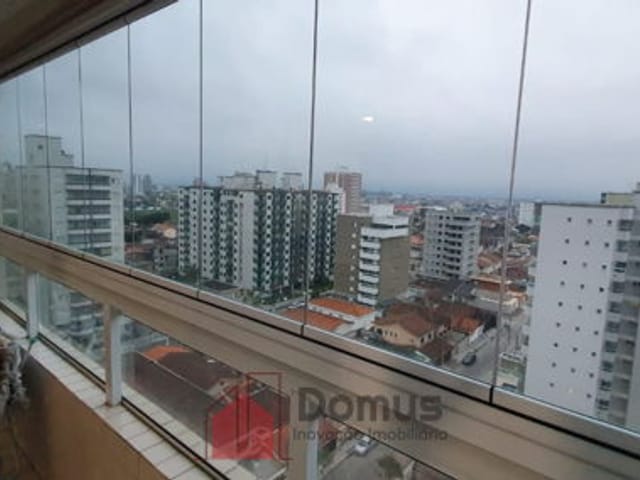 Apartamento com 68m², à venda, no bairro Vila Guilhermina em Praia Grande