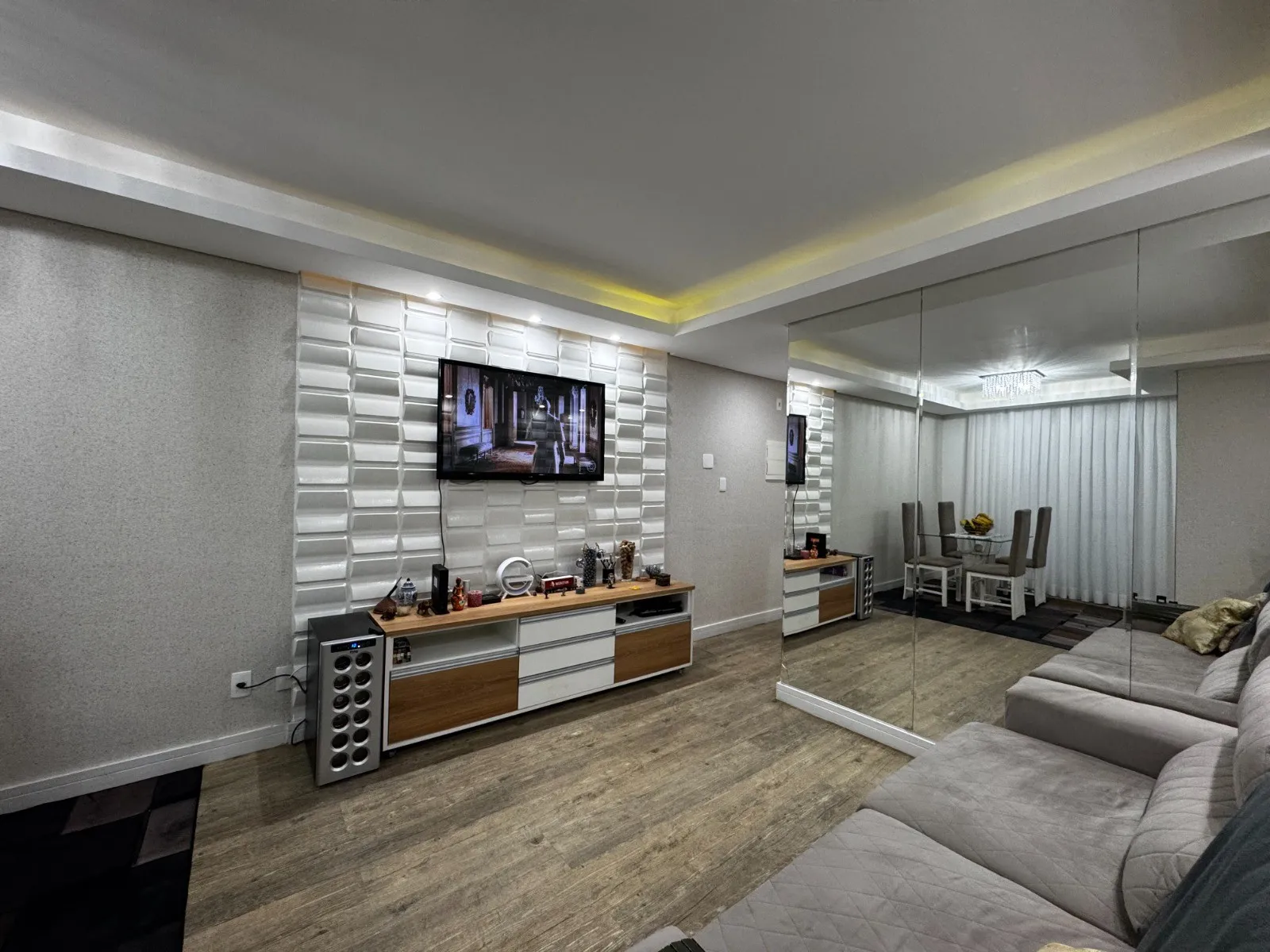 Apartamento com 3 Dormitórios 2 Vagas + Depósito.