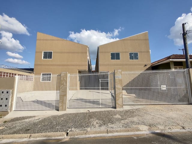 Locação - Apartamento com 2 quartos, 1 banheiro, 40 m², Uvaranas.