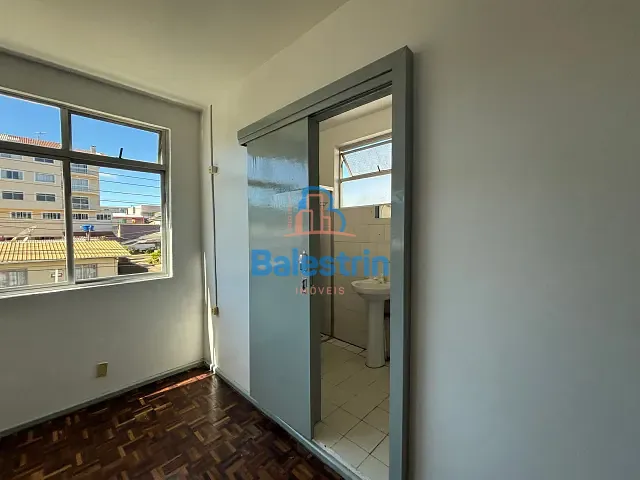 Apartamento 1 quarto e 1 banheiro, para alugar, no bairro Centro em Fraiburgo