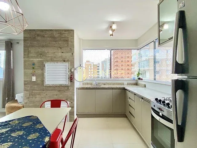 Apartamento com 270m² 4 quartos e 5 banheiros, à venda, no bairro Meia Praia em Itapema