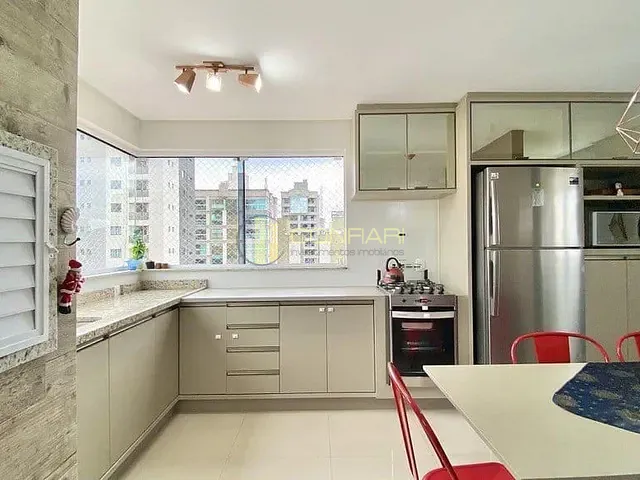 Apartamento com 270m² 4 quartos e 5 banheiros, à venda, no bairro Meia Praia em Itapema