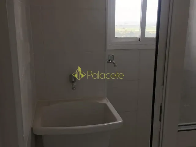 Apartamento com 70m² 2 quartos e 2 banheiros, para alugar, no bairro Centro em Pindamonhangaba