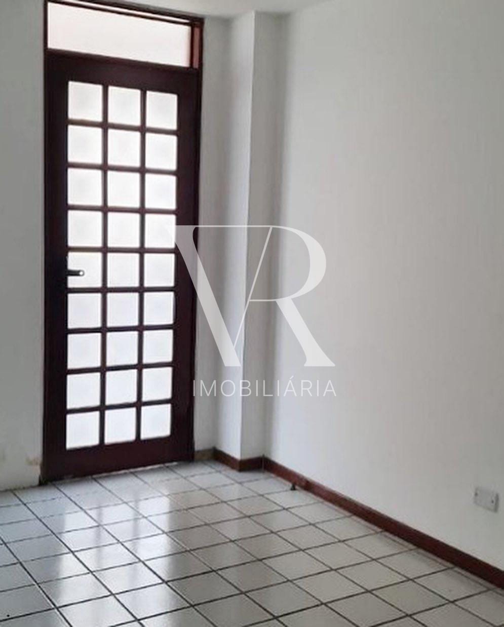 Apartamento à venda com 3 quartos, 221m² - Foto 4