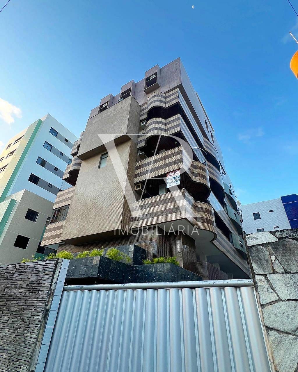 Apartamento à venda com 3 quartos, 221m² - Foto 1