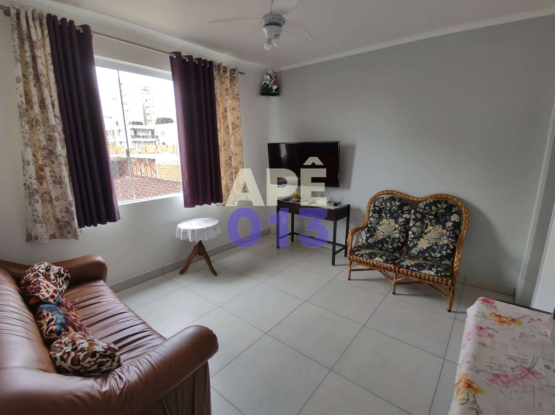 Apartamento à venda com 2 quartos, 75m² - Foto 2