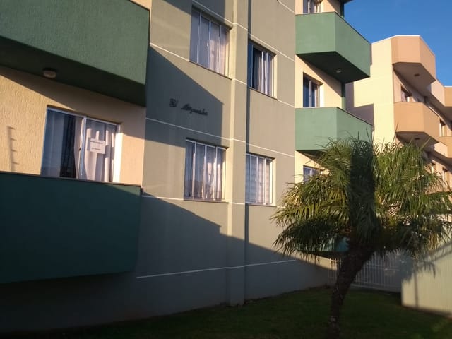 Apartamento com 73m² 3 quartos e 1 banheiro, à venda ou para alugar, no bairro Uvaranas em Ponta Grossa