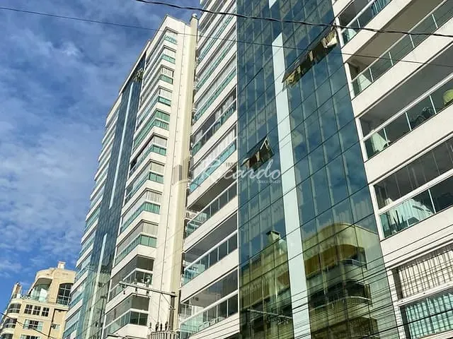 Apartamento com 251m² 4 quartos e 4 banheiros, à venda, no bairro Meia Praia em Itapema