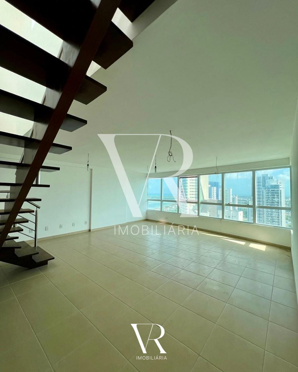 Apartamento à venda com 3 quartos, 275m² - Foto 2