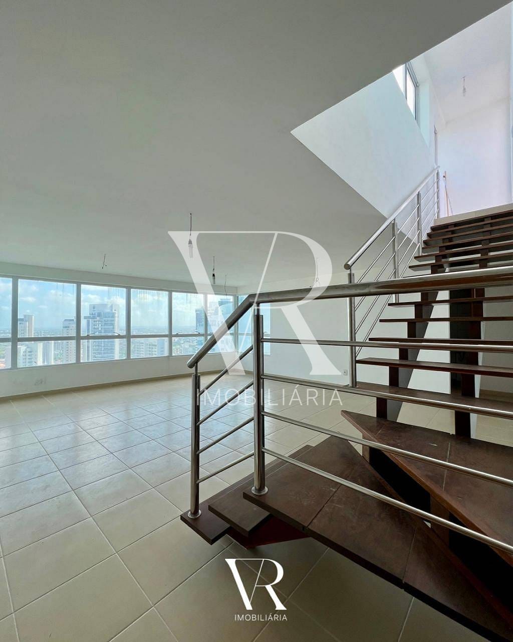 Apartamento à venda com 3 quartos, 275m² - Foto 1