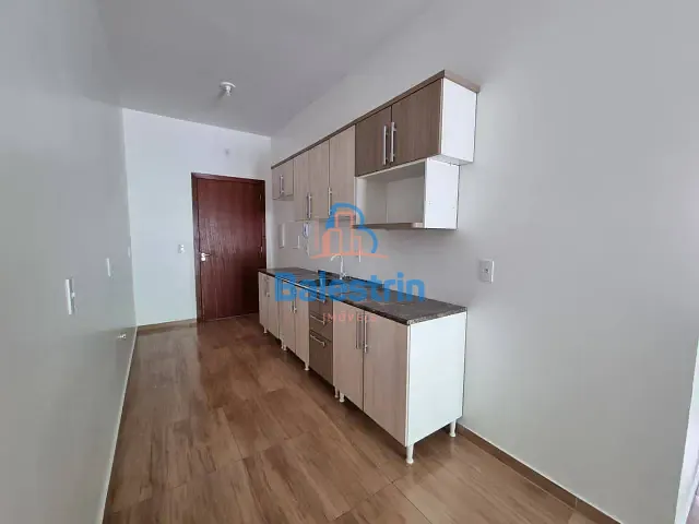 Apartamento 1 quarto e 1 banheiro, para alugar, no bairro Centro em Fraiburgo