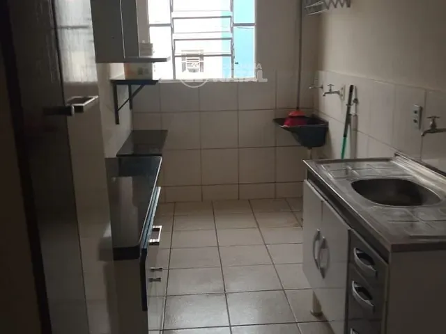 Apartamento 2 quartos e 1 banheiro, à venda, no bairro Jardim Strass em Londrina